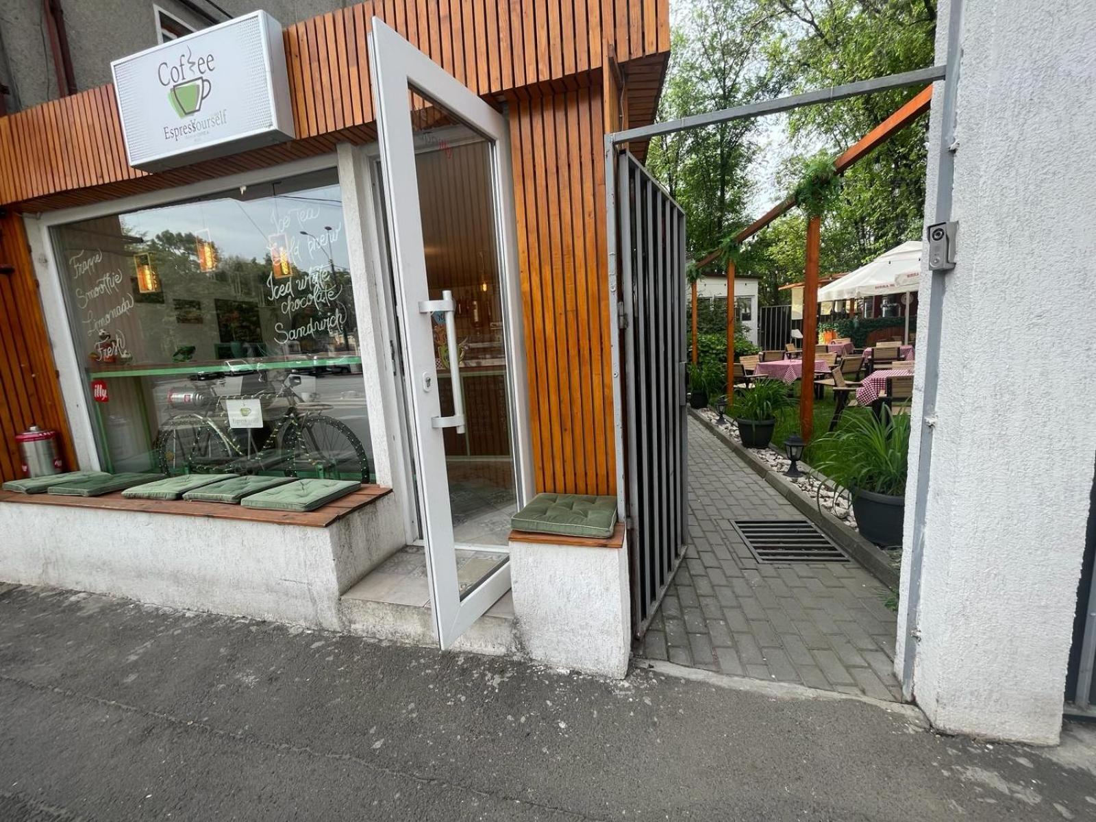 House Of Tourists Garden And More Bucarest Exterior foto
