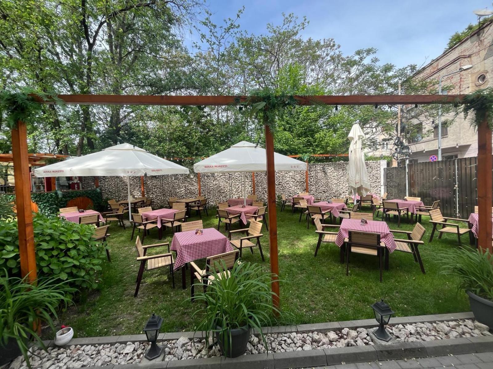 House Of Tourists Garden And More Bucarest Exterior foto