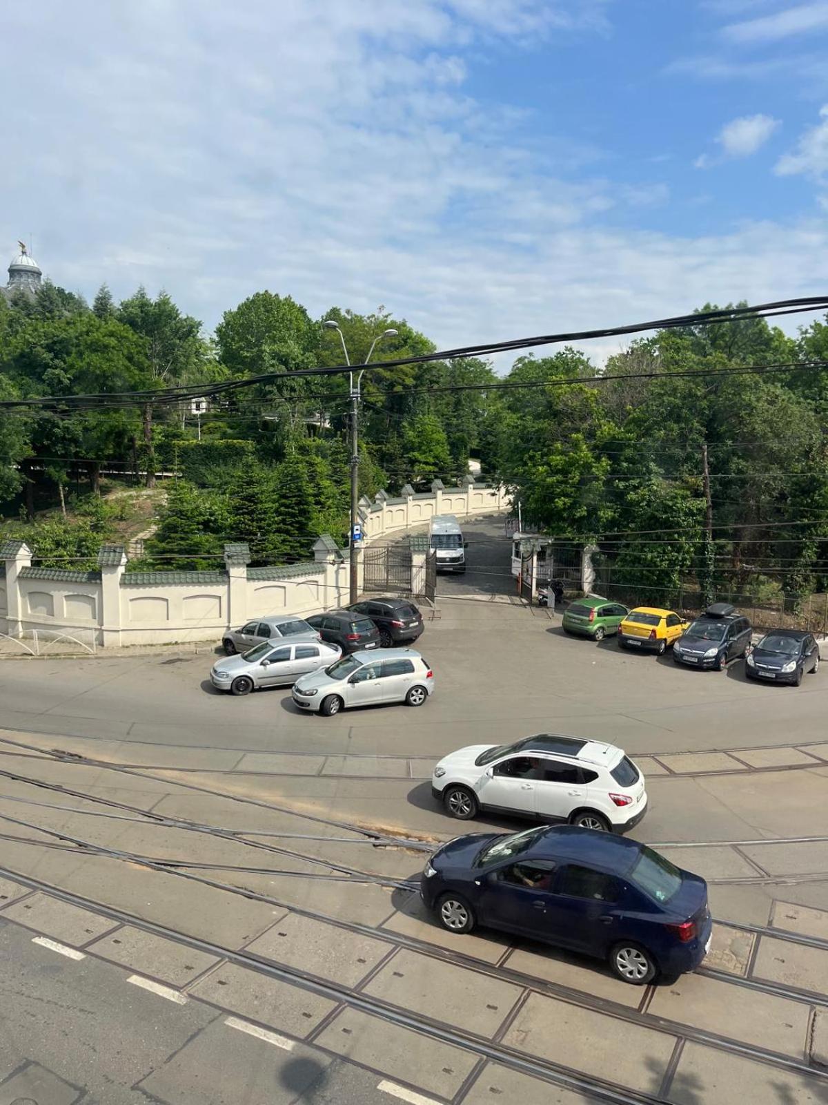 House Of Tourists Garden And More Bucarest Exterior foto